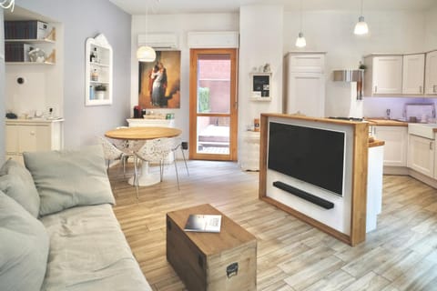 TV and multimedia, Kitchen or kitchenette, Living room, Seating area, Dining area, Evening entertainment