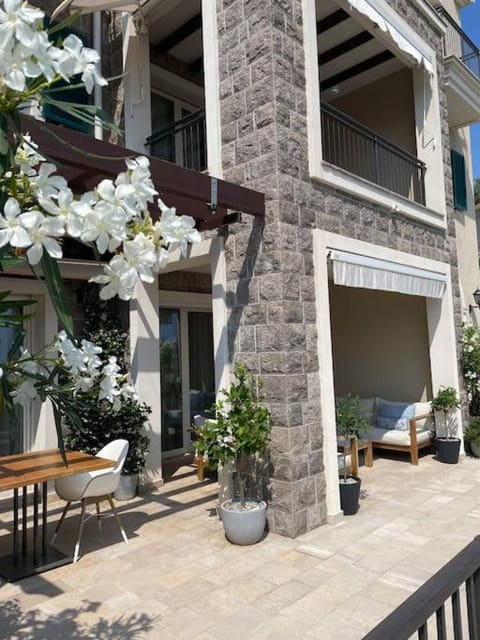 Property building, Balcony/Terrace