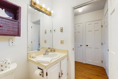 Large Studio with Patio and Pool Hotel in North Truro