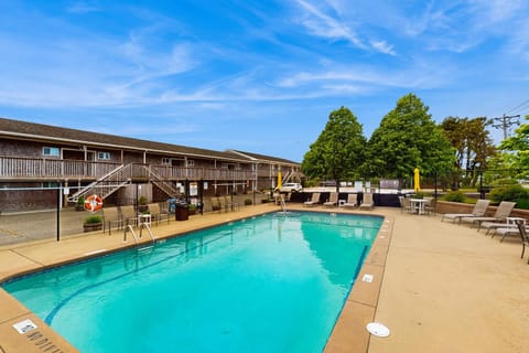 Large Studio with Patio and Pool Hotel in North Truro