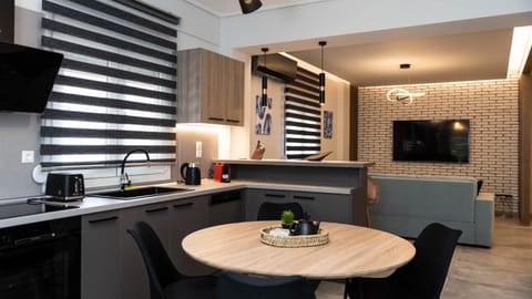 TV and multimedia, Kitchen or kitchenette, Living room, Seating area, Dining area, minibar, pet friendly