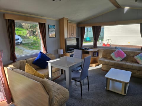 Light and Airy 2 Bedroom Mobile Home Apartment in Aberystwyth