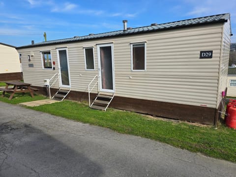 Light and Airy 2 Bedroom Mobile Home Apartment in Aberystwyth