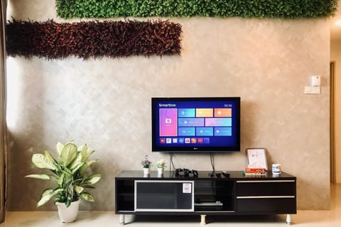 Communal lounge/ TV room, TV and multimedia, Living room, Decorative detail, Evening entertainment, locker
