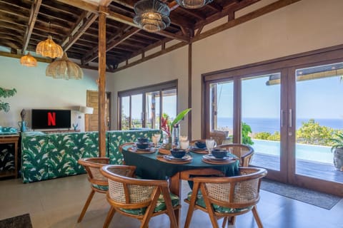 Hillside Chalet with panoramic views Chalet in Abang