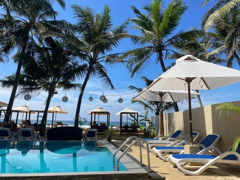 Pool view, Swimming pool, sunbed