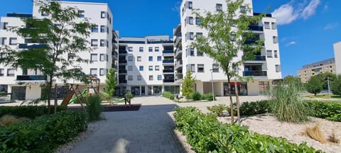 Garden, Street view
