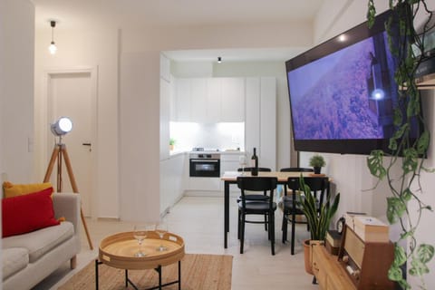 Communal lounge/ TV room, TV and multimedia, Living room, Dining area, air conditioner