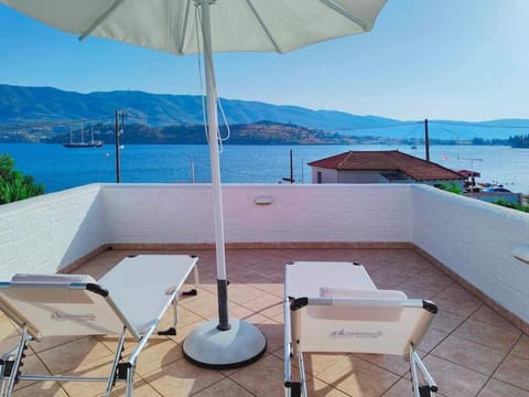 Island Home Apartment in Poros