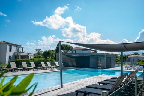 Property building, Day, Summer, Pool view, Swimming pool, sunbed