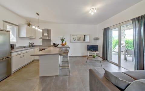 Communal lounge/ TV room, TV and multimedia, Kitchen or kitchenette, Living room, Seating area, Dining area, Evening entertainment, dishwasher, minibar, oven, pet friendly, stove