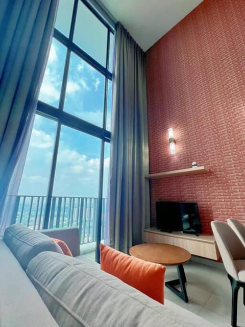 Communal lounge/ TV room, TV and multimedia, View (from property/room), Balcony/Terrace, Living room, Seating area, Evening entertainment
