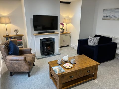 TV and multimedia, Living room, fireplace