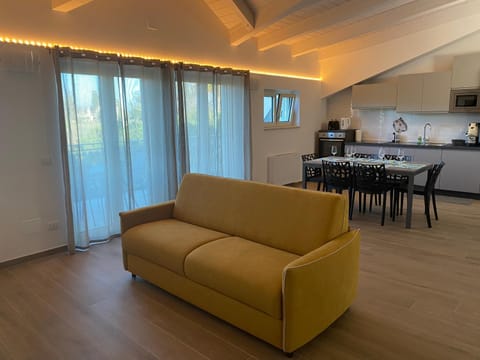 Kitchen or kitchenette, Living room, Seating area, Dining area, minibar