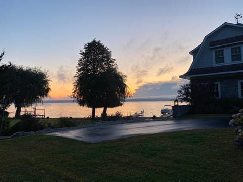 NEW 3 bedroom - Thoroughbred Farm & Lake Views! House in Saratoga Lake