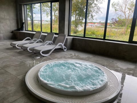 Hot Tub, Seating area, sunbed