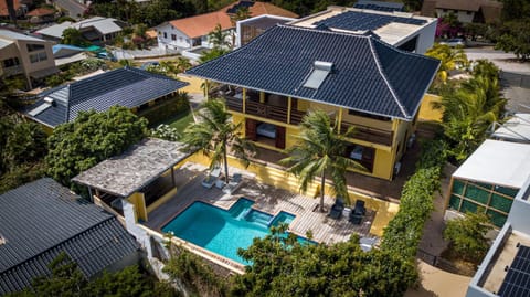 Property building, Garden, Swimming pool