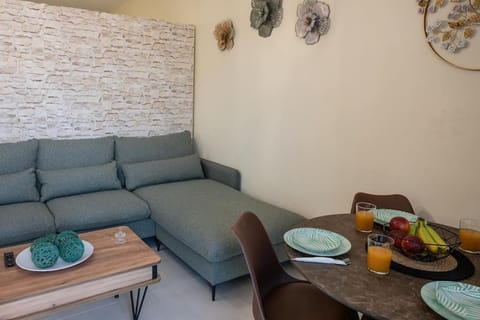 Perion stone apartment sea front Apartment in Crete