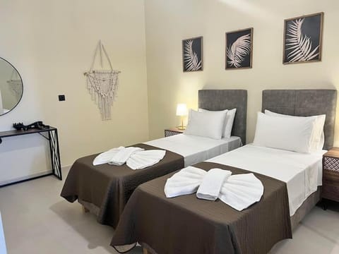 Perion stone apartment sea front Apartment in Crete