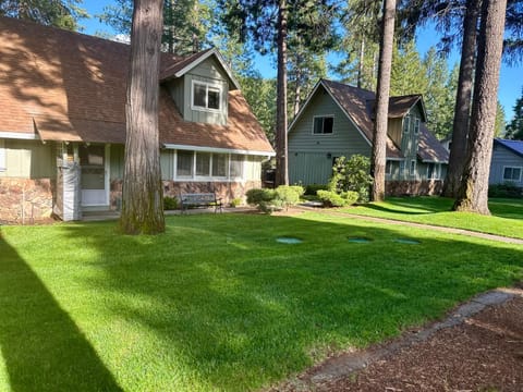 Property building, Neighbourhood, Natural landscape, Garden view