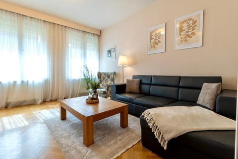 Living room, Decorative detail, Seating area