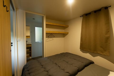 Camping les Avignon - la Laune Campground/ 
RV Resort in Villeneuve-lès-Avignon