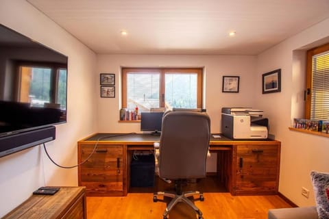 TV and multimedia, hair dresser