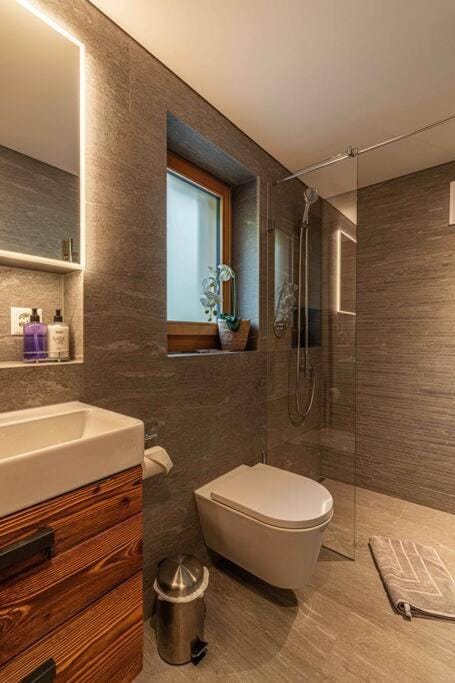 Shower, Toilet, Bathroom