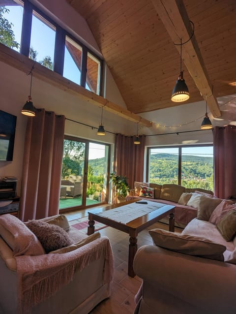 Communal lounge/ TV room, TV and multimedia, View (from property/room), Living room, Seating area