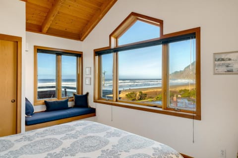 Above the Beach MCA#652A House in Manzanita