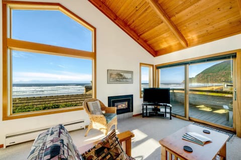 Above the Beach MCA#652A House in Manzanita