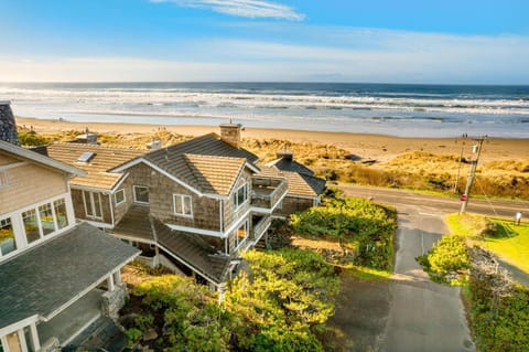 Above the Beach MCA#652A House in Manzanita