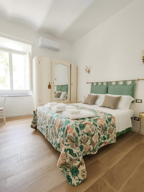 Bedroom, towels, wardrobe, air conditioner