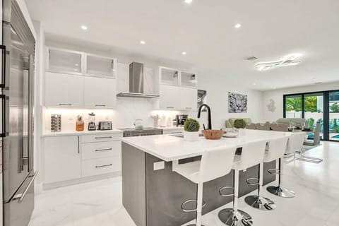 New 4BR w Pool Walk to Las Olas 5mins to Beach House in Fort Lauderdale