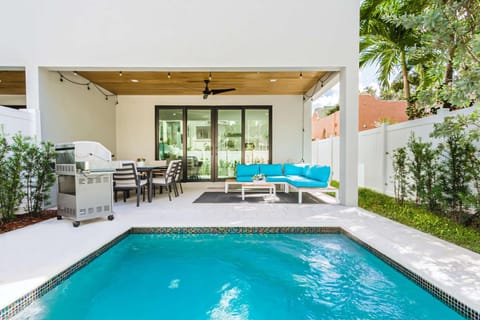 New 4BR w Pool Walk to Las Olas 5mins to Beach House in Fort Lauderdale