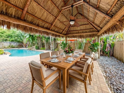 Hidden Gem Vacation Villa w Private Pool & TikiHut Villa in Fort Lauderdale