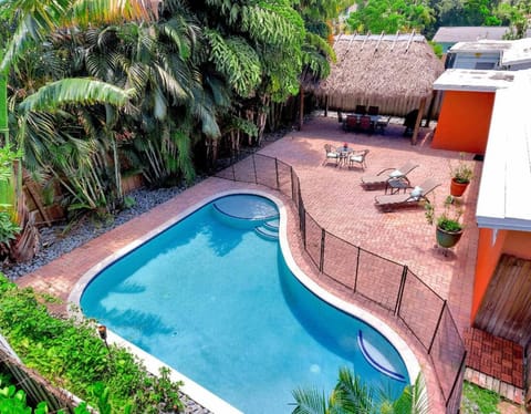 Hidden Gem Vacation Villa w Private Pool & TikiHut Villa in Fort Lauderdale