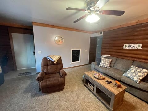 Log Cabin Close to Percy Preist Lake Cabin in Hermitage