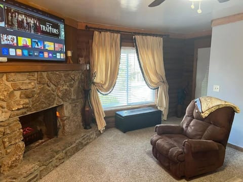 Log Cabin Close to Percy Preist Lake Cabin in Hermitage