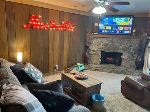 Log Cabin Close to Percy Preist Lake Cabin in Hermitage