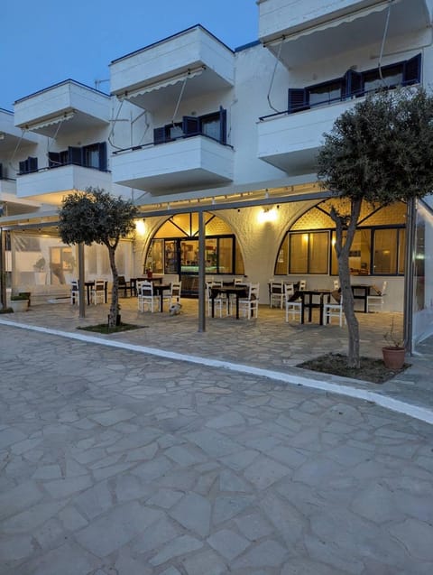 Property building, Restaurant/places to eat