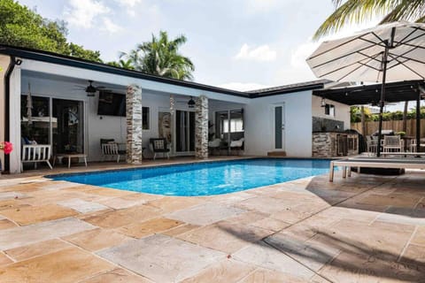 Casa Tropicana - Heated Pool, Game Room & Mins from beach Villa in Hallandale Beach