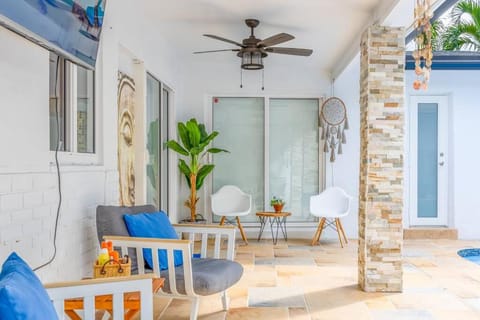 Casa Tropicana - Heated Pool, Game Room & Mins from beach Villa in Hallandale Beach