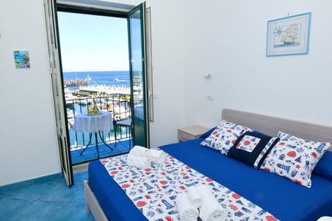 Bed, Natural landscape, View (from property/room), Balcony/Terrace, Bedroom, Sea view