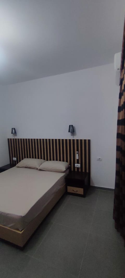 Aleks Holiday Rooms Bed and Breakfast in Ksamil
