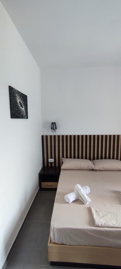 Aleks Holiday Rooms Bed and Breakfast in Ksamil