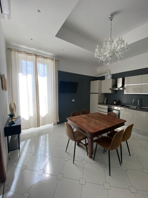 Kitchen or kitchenette, Living room, Seating area, Dining area, stove