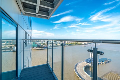 Day, Natural landscape, Balcony/Terrace, Balcony/Terrace, City view, River view