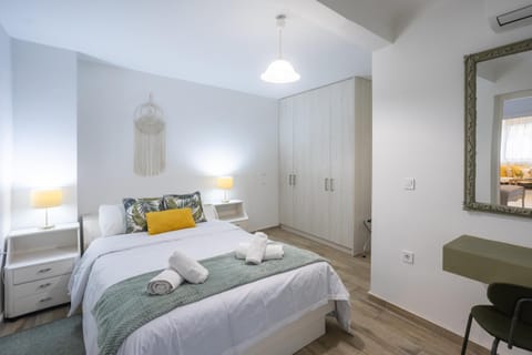 Photo of the whole room, Bedroom, towels, wardrobe, air conditioner