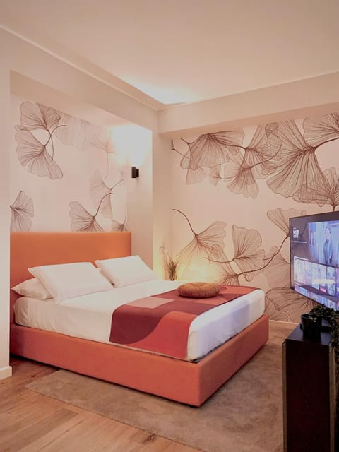 Bed, TV and multimedia, Bedroom, wardrobe, air conditioner